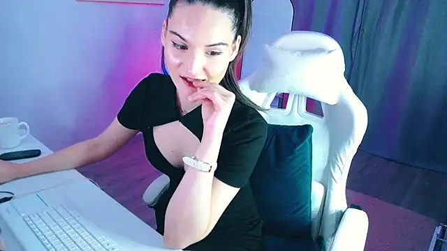 Snapshot of AmbraEnms chatting on 03-22-25, 10:37 AmbraEnms online show from 03-22-25, 10:37