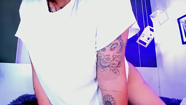 Snapshot of Alexxxholy chatting on 02-27-25, 04:43 Alexxxholy online show from 02-27-25, 04:43