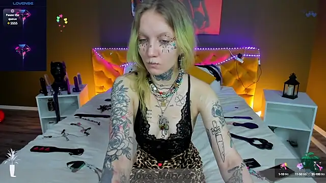 Snapshot of Mary_Xextra chatting on 01-22-25, 01:10 Mary Xextra online show from 01-22-25, 01:10