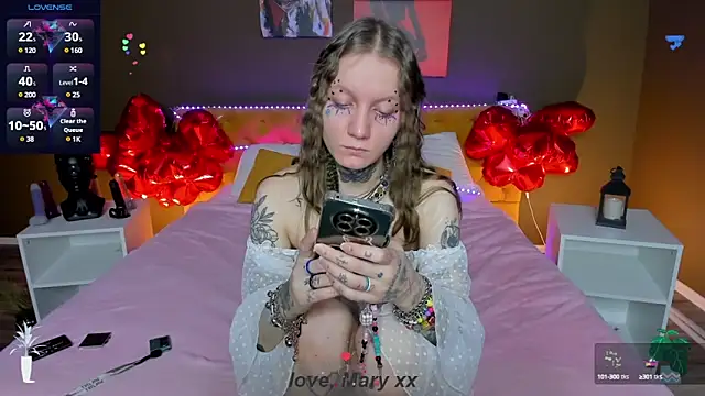 Snapshot of Mary_Xextra chatting on 02-14-25, 01:13 Mary Xextra online show from 02-14-25, 01:13
