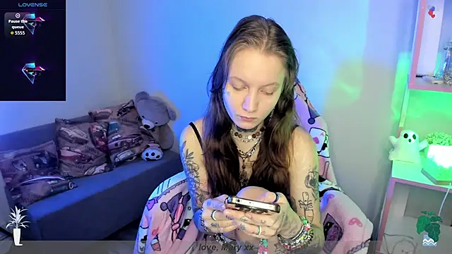 Snapshot of Mary_Xextra chatting on 10-31-25, 01:06 Mary Xextra online show from 10-31-25, 01:06