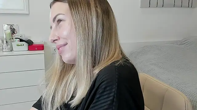 Mia shy1 online show from 01-04-25, 09:54