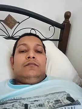 Snapshot of daddylove87 chatting on 09-18-25, 01:35 daddylove87 online show from 09-18-25, 01:35