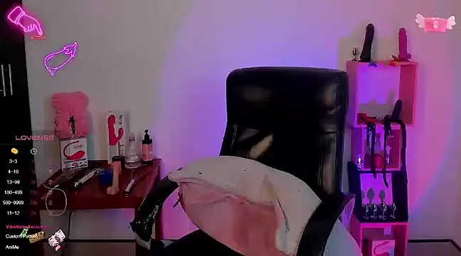 Snapshot of sara_goodgirl13 chatting on 02-02-25, 01:45 sara goodgirl13 online show from 02-02-25, 01:45