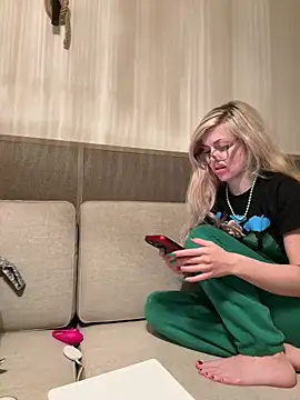 Snapshot of propertyofdaddy chatting on 03-17-25, 01:14 propertyofdaddy online show from 03-17-25, 01:14