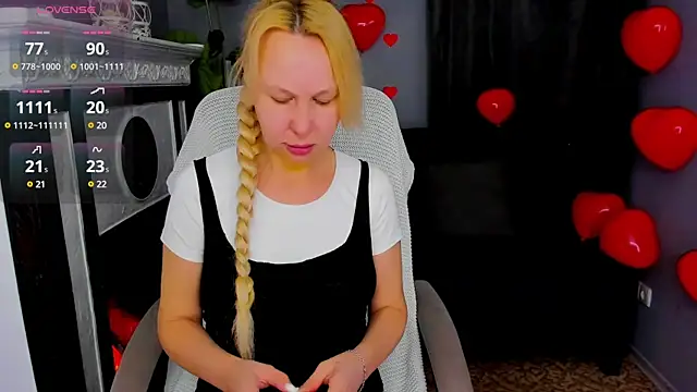 Snapshot of Anny_Jey_ chatting on 02-15-25, 06:01 Anny Jey online show from 02-15-25, 06:01