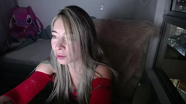 Snapshot of _arianalzate_ chatting on 12-13-24, 11:39 arianalzate online show from 12-13-24, 11:39