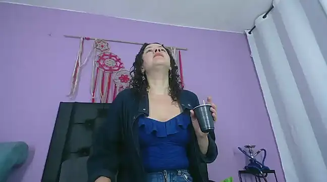 Snapshot of ArtesanaMK chatting on 01-18-25, 11:21 ArtesanaMK online show from 01-18-25, 11:21