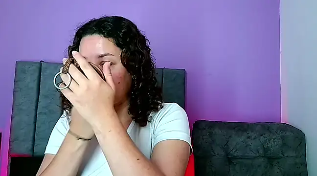 Snapshot of ArtesanaMK chatting on 02-18-25, 04:59 ArtesanaMK online show from 02-18-25, 04:59