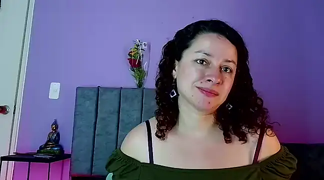 Snapshot of ArtesanaMK chatting on 03-08-25, 05:33 ArtesanaMK online show from 03-08-25, 05:33