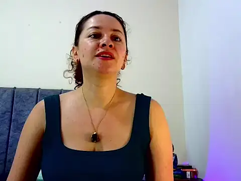 Snapshot of ArtesanaMK chatting on 09-16-25, 04:41 ArtesanaMK online show from 09-16-25, 04:41