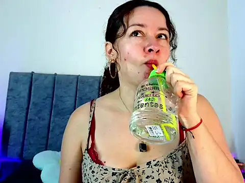 Snapshot of ArtesanaMK chatting on 09-21-25, 05:14 ArtesanaMK online show from 09-21-25, 05:14