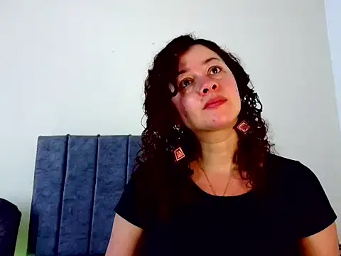 Snapshot of ArtesanaMK chatting on 10-04-25, 05:22 ArtesanaMK online show from 10-04-25, 05:22