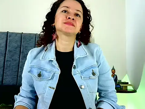 Snapshot of ArtesanaMK chatting on 10-10-25, 05:23 ArtesanaMK online show from 10-10-25, 05:23