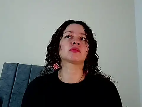 Snapshot of ArtesanaMK chatting on 10-12-25, 11:20 ArtesanaMK online show from 10-12-25, 11:20