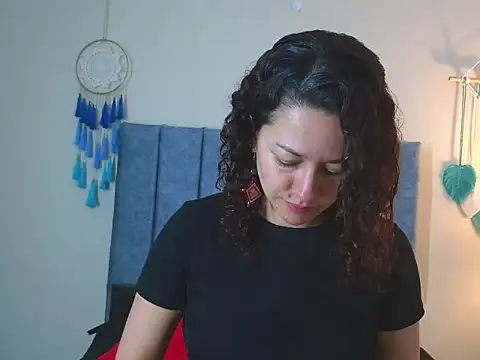 Snapshot of ArtesanaMK chatting on 10-17-25, 11:24 ArtesanaMK online show from 10-17-25, 11:24