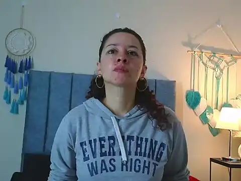 Snapshot of ArtesanaMK chatting on 10-20-25, 11:32 ArtesanaMK online show from 10-20-25, 11:32