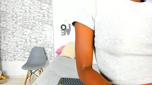 Snapshot of Canhela1 chatting on 09-22-25, 07:27 Canhela1 online show from 09-22-25, 07:27