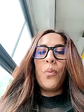 Snapshot of Lena-32 chatting on 02-13-25, 03:24 Lena-32 online show from 02-13-25, 03:24