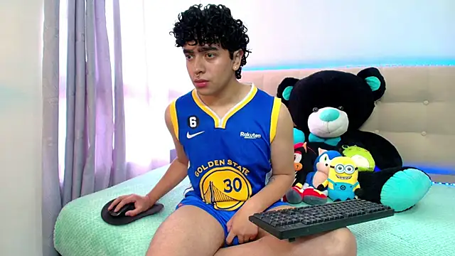  nickconnor01 online show from 12-13-24, 07:53