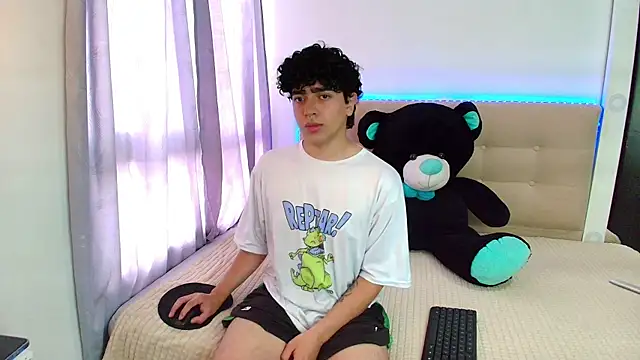  nickconnor01 online show from 01-02-25, 07:51