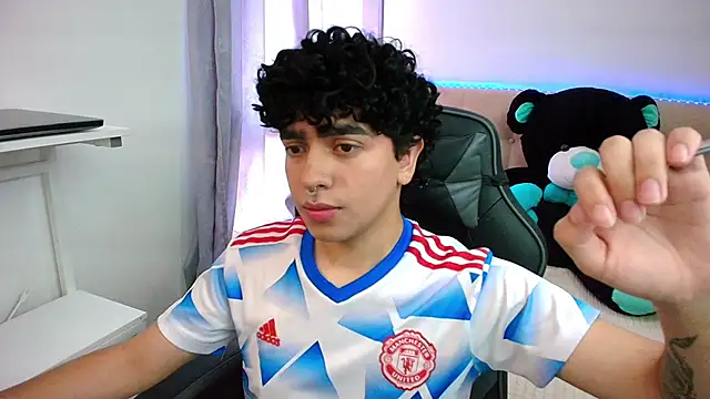  nickconnor01 online show from 01-04-25, 08:16