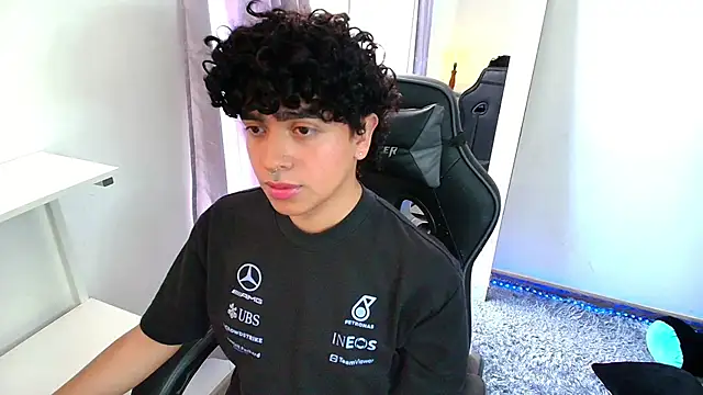  nickconnor01 online show from 01-07-25, 08:21