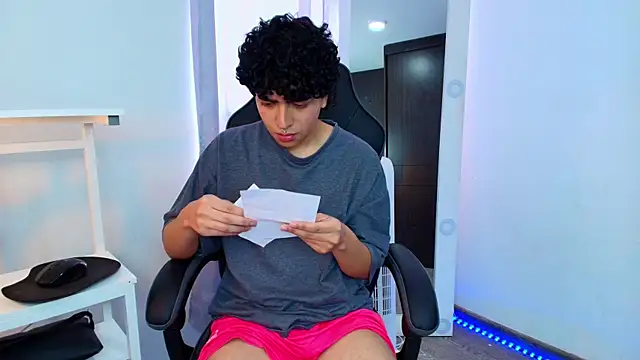  nickconnor01 online show from 01-14-25, 08:04