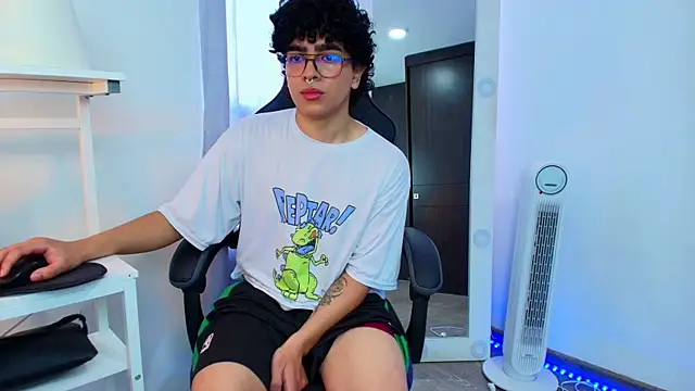  nickconnor01 online show from 01-15-25, 04:21