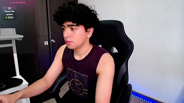  nickconnor01 online show from 01-24-25, 07:07