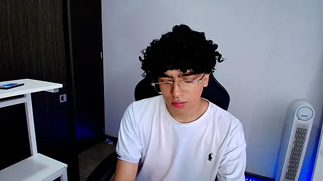  nickconnor01 online show from 02-06-25, 07:40