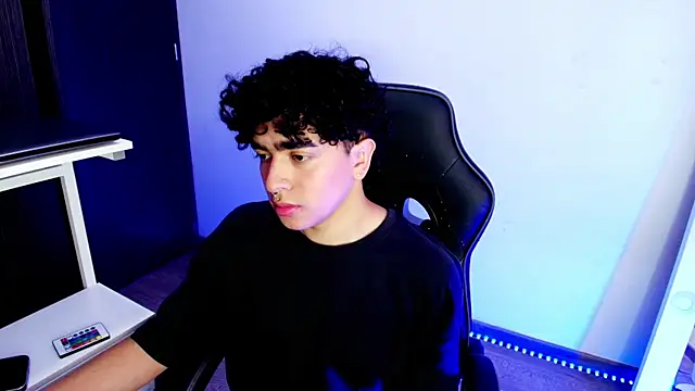  nickconnor01 online show from 02-11-25, 07:05