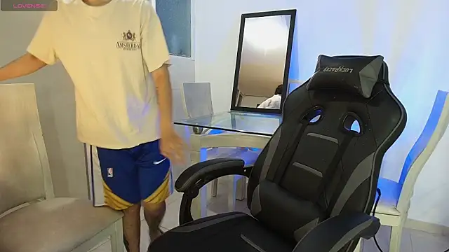  nickconnor01 online show from 11-11-25, 03:06