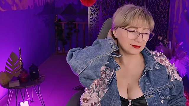 Snapshot of sugar_vivien chatting on 12-15-24, 07:31 sugar vivien online show from 12-15-24, 07:31