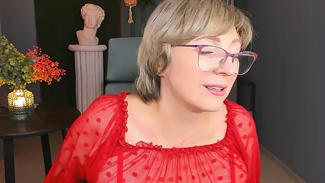 Snapshot of sugar_vivien chatting on 12-19-24, 07:29 sugar vivien online show from 12-19-24, 07:29