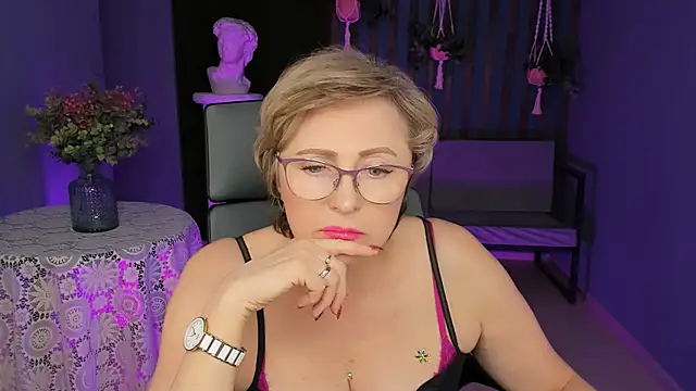 Snapshot of sugar_vivien chatting on 12-22-24, 04:27 sugar vivien online show from 12-22-24, 04:27