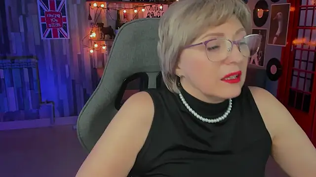 Snapshot of sugar_vivien chatting on 02-13-25, 07:21 sugar vivien online show from 02-13-25, 07:21