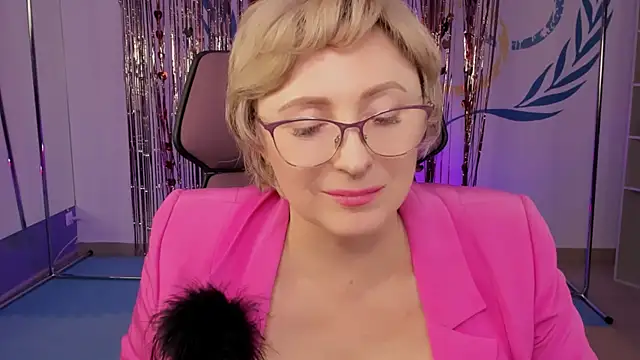 Snapshot of sugar_vivien chatting on 02-26-25, 06:21 sugar vivien online show from 02-26-25, 06:21