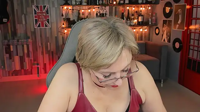 Snapshot of sugar_vivien chatting on 03-21-25, 09:23 sugar vivien online show from 03-21-25, 09:23