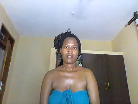 Snapshot of Cute_princcess chatting on 12-18-25, 04:35 Cute princcess online show from 12-18-25, 04:35
