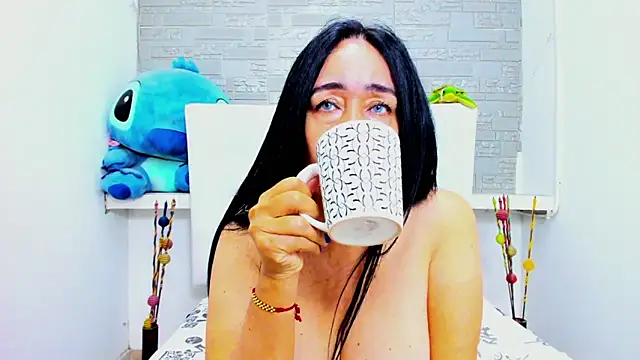 Snapshot of HorniestMilf chatting on 09-13-25, 05:35 HorniestMilf online show from 09-13-25, 05:35