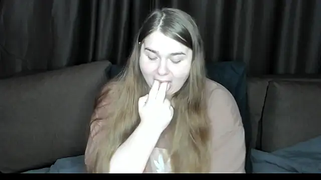 Snapshot of Aushpana chatting on 10-14-25, 10:49 Aushpana online show from 10-14-25, 10:49