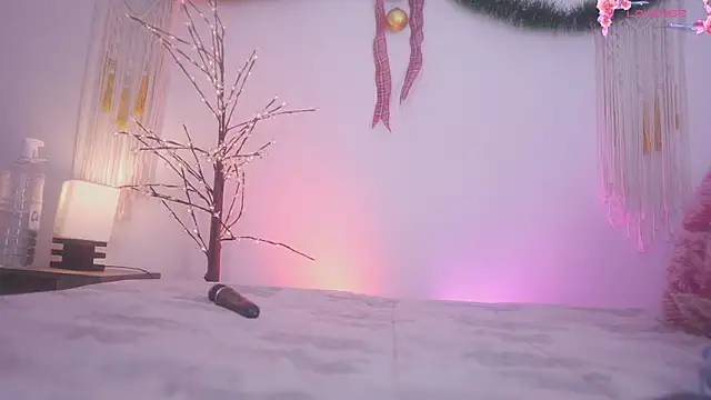 Snapshot of Eyleen_24 chatting on 12-23-24, 07:20 Eyleen 24 online show from 12-23-24, 07:20