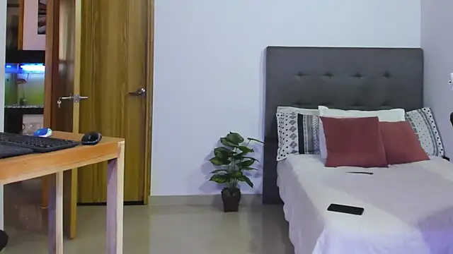 Snapshot of sexy_blackman3606 chatting on 10-08-25, 08:06 sexy blackman3606 online show from 10-08-25, 08:06