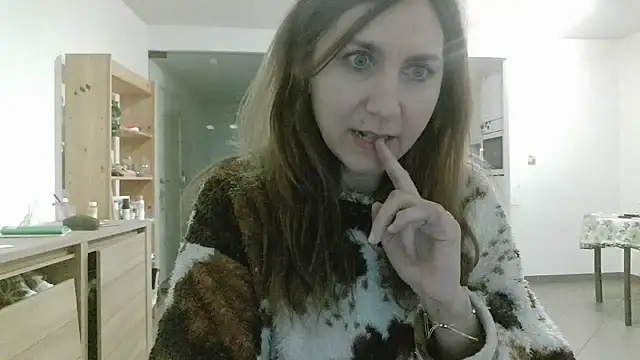 JasmineGlamour online show from 04-25-26, 03:42