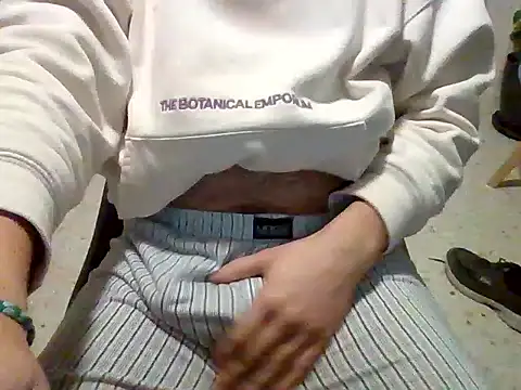 Snapshot of CummedCock chatting on 02-21-25, 11:43 CummedCock online show from 02-21-25, 11:43