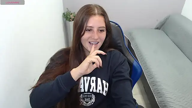 Snapshot of valerie_diaz1 chatting on 09-30-25, 01:27 valerie diaz1 online show from 09-30-25, 01:27