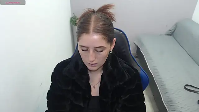 Snapshot of valerie_diaz1 chatting on 10-18-25, 01:34 valerie diaz1 online show from 10-18-25, 01:34