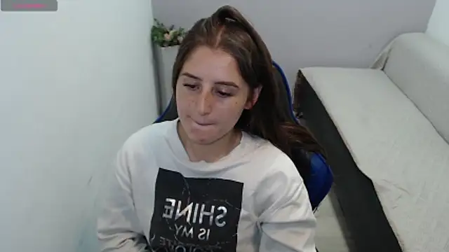 Snapshot of valerie_diaz1 chatting on 11-10-25, 01:43 valerie diaz1 online show from 11-10-25, 01:43