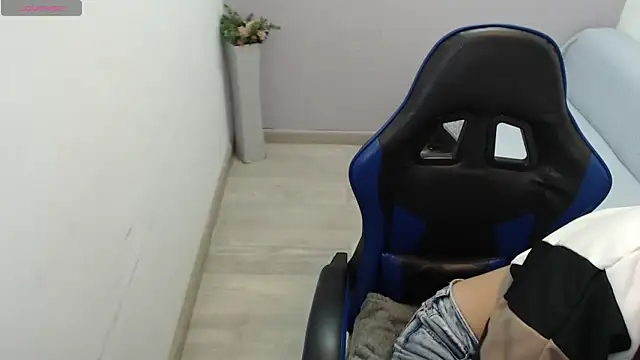 Snapshot of valerie_diaz1 chatting on 11-15-25, 01:51 valerie diaz1 online show from 11-15-25, 01:51